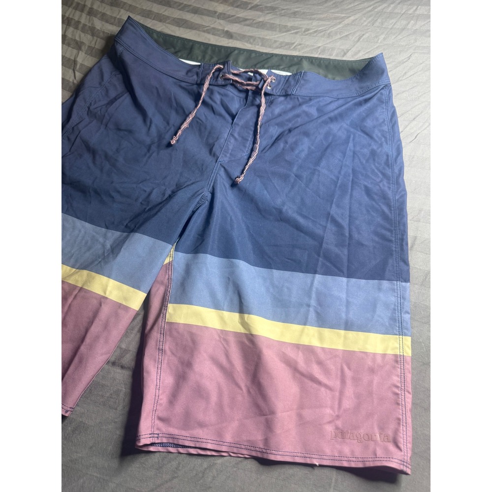 Patagonia‎ Hydro Series Boardshorts Mens 33 Navy Blue Pink Striped Swim Trunks